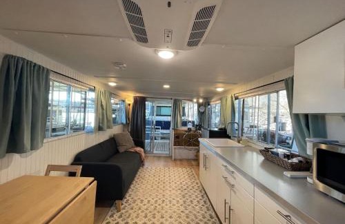 Downtown Knoxville House | The Albatross-Houseboat DT Knox