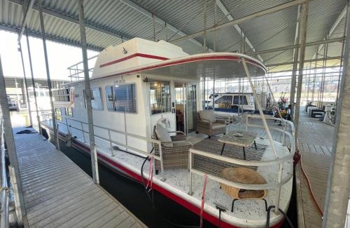 Downtown Knoxville House | The Albatross-Houseboat DT Knox