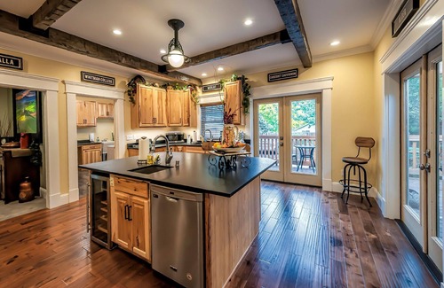 Walla Walla House | The Alder house with a Park view!