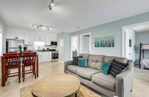 Collingwood House | The Alpine - Central Collingwood Condo