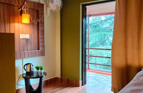 Almora Hotel | The Alpine Vista