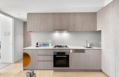 Adelaide Central Business District Apartment | The amazing 1BR CBD Apt Premium Location