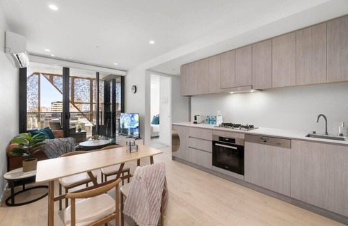 Adelaide Central Business District Apartment | The amazing 1BR CBD Apt Premium Location