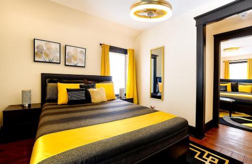 Cleveland House | The Amber Retreat Private Rooms with Shared Kitchen, Living Room And Bathroom Free Street Parking Near Downtown