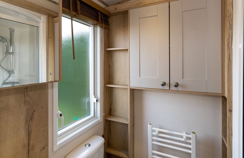 Strathkinness Cottage | The Ambleside Lodge - sleeps 4 guests in 2 bedrooms