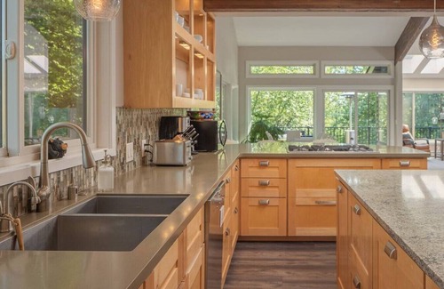 South Addition House | The Anchorage Grand | Upscale 4BR Downtown Rental