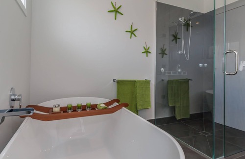 Waitarere Beach House | THE ANCHORAGE - MODERN BED AND BREAKFAST