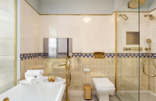 Faubourg-du-Roule Apartment | The Angelina Suite - Champs Elysées