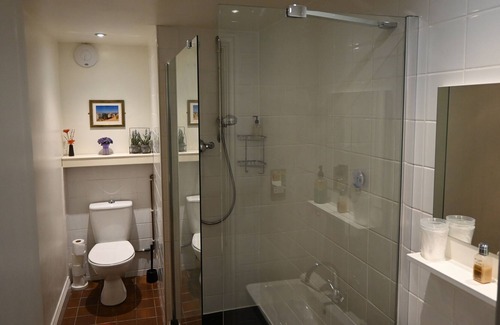Tring Bed & Breakfast | The Anglers Retreat