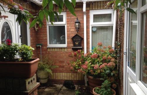 Haversham Apartment | The Annex - Guest Gardens
