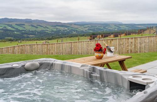 Aberfeldy Villa | The Annexe, Luxury Property with Hot Tub at Pitilie Pods