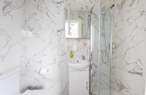 St. George's Apartment | The Anson Hotel - Conveniently Located Sweet Space Near Transportation Stations
