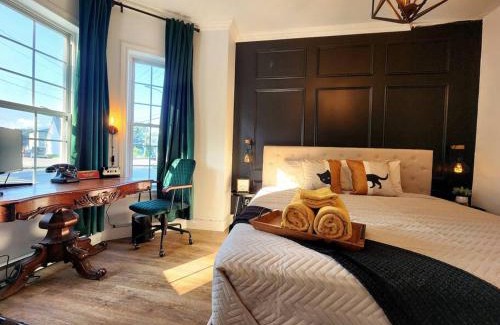 Quartier 5-4 Apartment | The Antique Cat - Jacuzzi & Parking