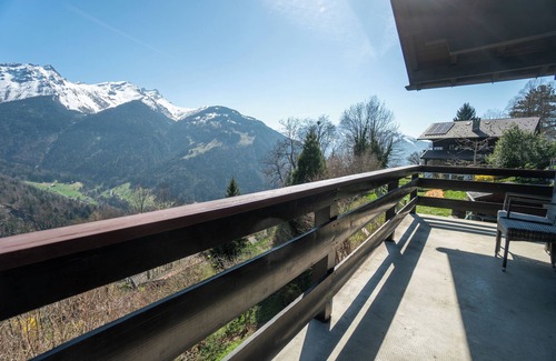 Barboleusaz Apartment | The apartment is located below the road to Villars halfway to the village of Gryon and the Barboleus