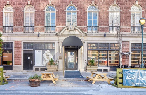 Gayborhood Apartment | The Arco powered by Sonder | King Room