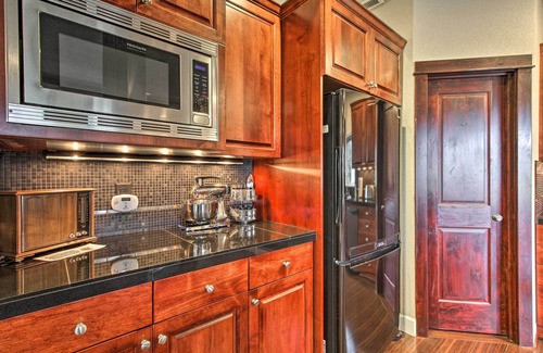 Southern Crossing House | ‘The Ark at Farewell Park,’ 20 Mi to Mt Bachelor!