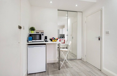 Fulham Broadway Apartment | The Armadale Road Residence II
