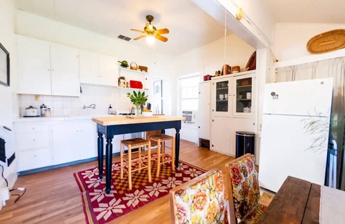 Kerrville House | The Arrow Inn - Dog Friendly!