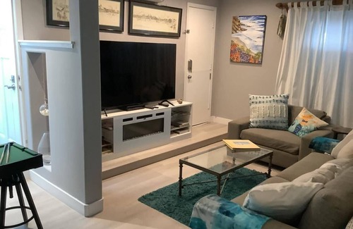 Newport Shores Apartment | The Art Home. Steps to the Sand in Newport Beach