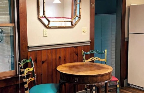 Old North End Apartment | The ART House. Chic, cheerful, Burlington home.nn