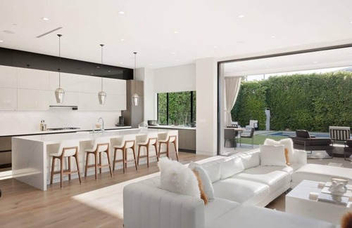 Fairfax District House | The Artezen Villa by Stay Awhile Villas