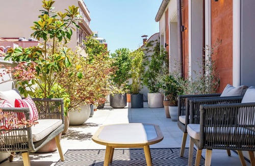 Huertas Apartment | The Artist Apartment Madrid! Perfect for big groups!