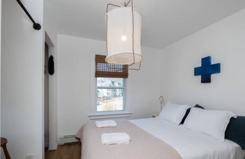 New London Apartment | The Artist Flat - Near Ocean Beach, Mystic + USCGA