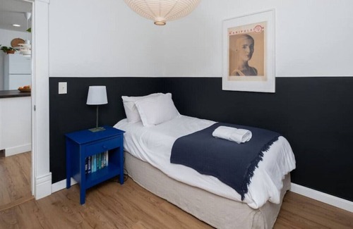 New London Apartment | The Artist Flat - Near Ocean Beach, Mystic + USCGA