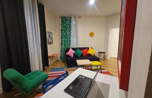 Secteur 2 Apartment | The Artist - Hypercentre