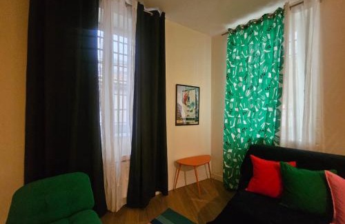 Secteur 2 Apartment | The Artist - Hypercentre