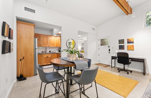 Nevada City Cottage | The Artist Studio The Artist Studio - Swanky Little Hideout