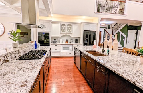 Stillwater House | The Athena hideaway - hottub, firepit, lake & racetrack