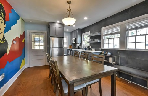 Atlantic Station Area House | The Audrey @Atlantic Station: Fire Pit, Outdoor Dining, BBQ, Cornhole/Horseshoes