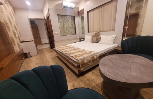 Rohtak Hotel | The Aura Grand