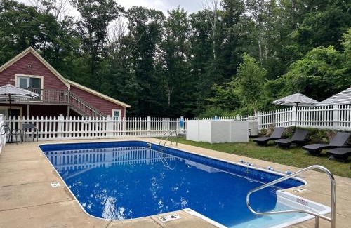 Bartlett Hotel | The Aurora Inn & Cottages