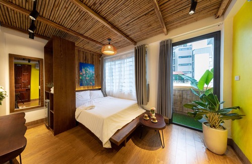 Truc Bach Hotel | The Autumn Homestay-LAKE VIEW room, with balcony, next to the WEST LAKE