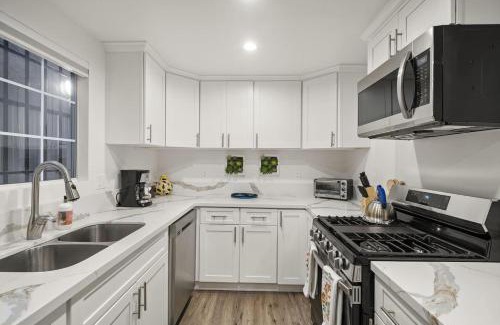 Los Angeles House | The Avalon - 40 Off All September! Low Fees!
