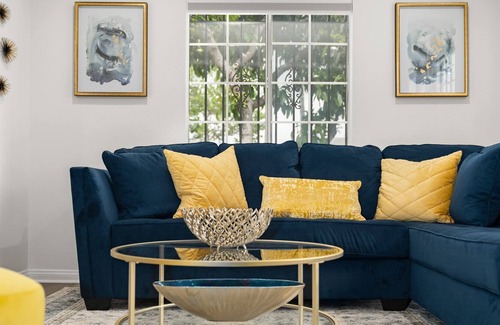 Los Angeles House | The Avalon - Modern, Colorful, w/ Private Parking
