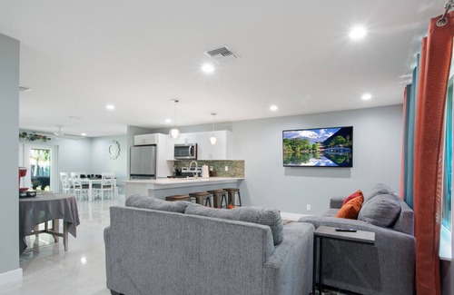 Riviera Beach House | The Ave- Remodeled modern home only 3 miles to Singer Island Beach
