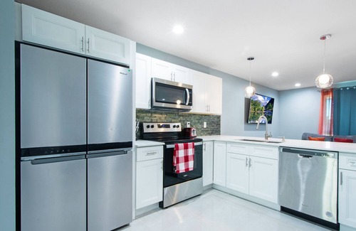 Riviera Beach House | The Ave- Remodeled modern home only 3 miles to Singer Island Beach
