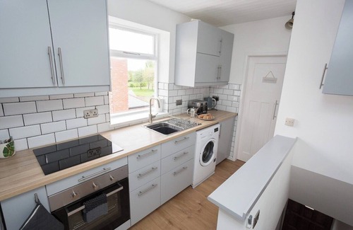 Gateshead Apartment | The Avenue - 3 bed flat sleeps 6