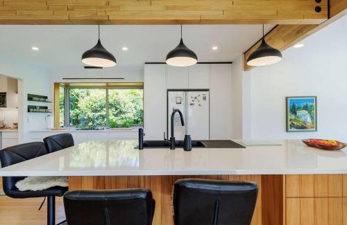 Lake Okareka House | The Bach - Luxury Waterfront Living with Spa Pool