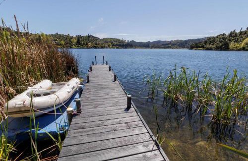 Lake Okareka House | The Bach - Luxury Waterfront Living with Spa Pool