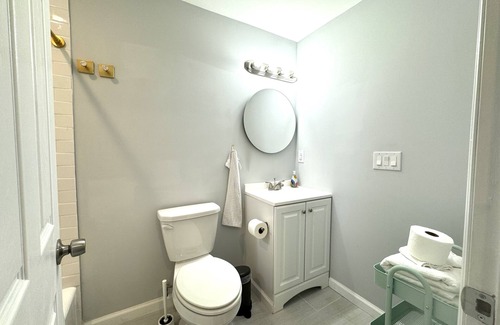 North Philadelphia West Apartment | The Balcony At Brewerytown Philly Philadelphia 1BR/1Bath HVAC,HDTV W/D INUNIT