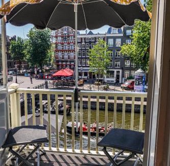 Canal Ring Bed & Breakfast | The Balcony at Prinsen Canal apartment Amsterdam
