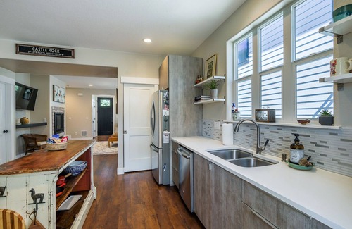 Castle Rock House | The Baldwin Bungalow Boho Charm + Hot Tub Historic Downtown Stay