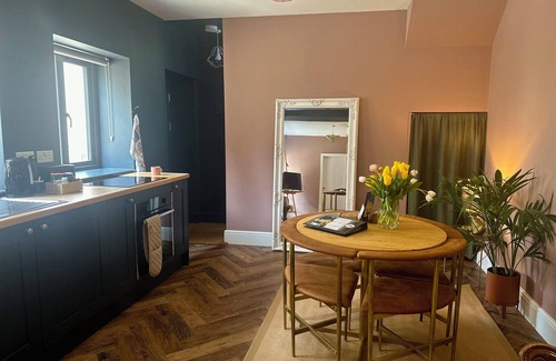Morecambe Cottage | THE BALMORAL COACH HOUSE, family friendly in Morecambe
