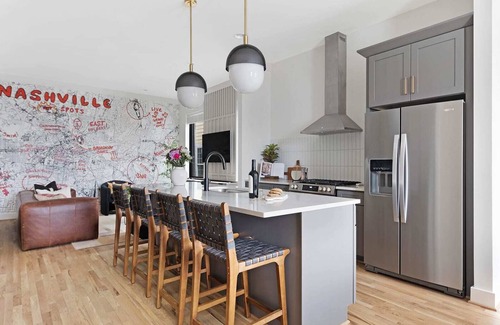 Eighth Avenue House | The Banjo - Huge Rooftop + 1.5 miles to Broadway