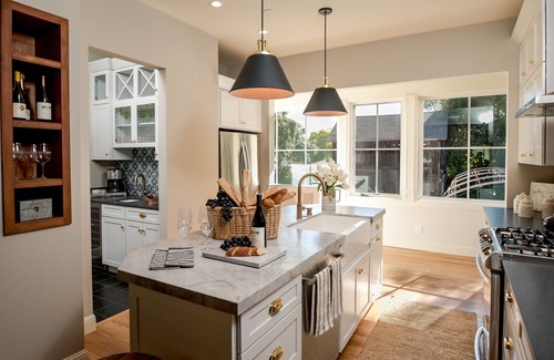 Napa House | The Banks House, Upscale 3BD/3BA Home,10 Min Walk to World Class Downtown Napa
