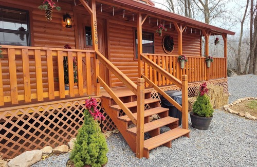 Del Rio Cabin | The Banty Rooster - A Couples Getaway in the Mountains of East Tennessee